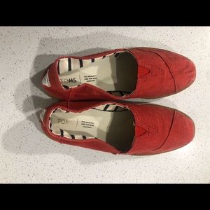 Women Toms shoes red color size 10. Used